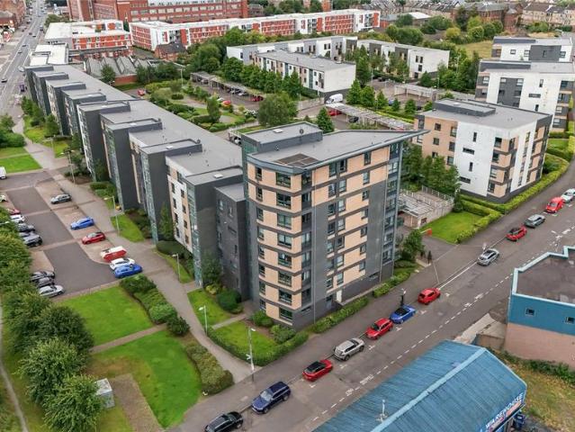 Flat for sale in Garngad, Scotland