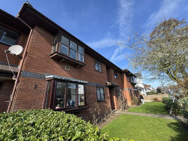 Flat for sale in Alton Barnes, Essex