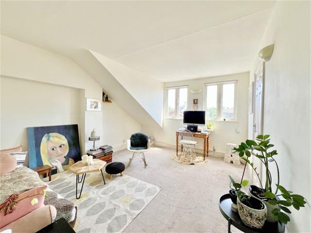 Flat for sale in Belsize Park, Greater London
