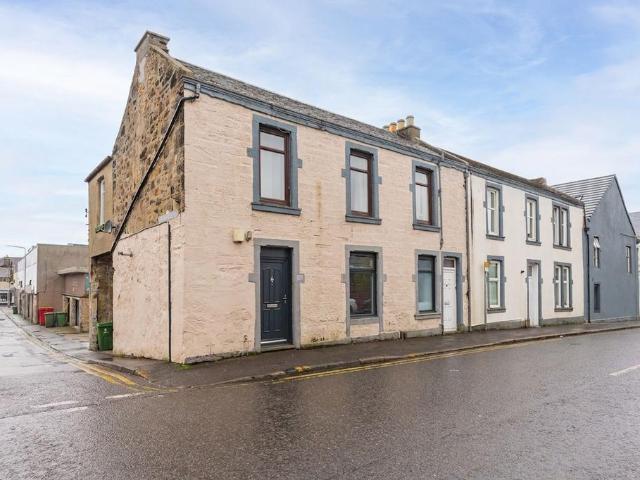 Flat for sale in Bathgate, Scotland
