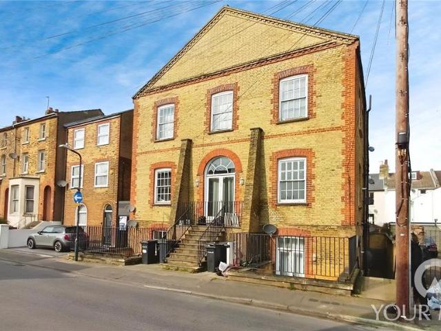 Flat for sale in Gravesend, Gravesham