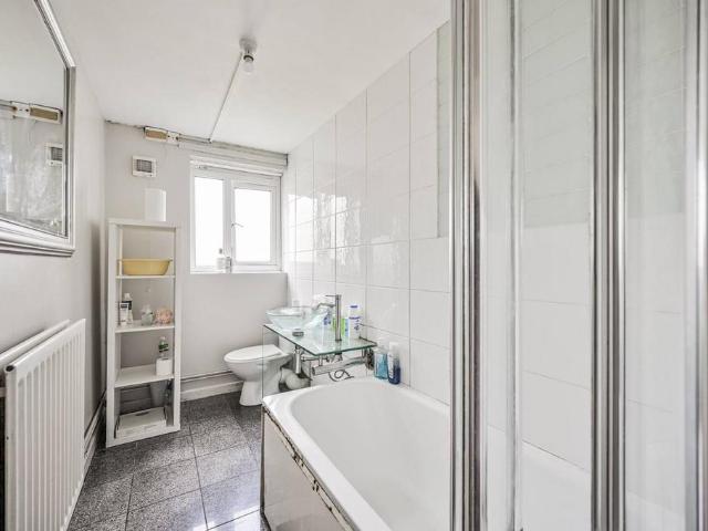 Flat for sale in Noel Park, Greater London