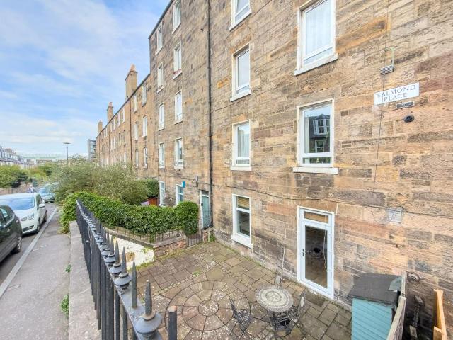 Flat for sale in Hillside, Leith
