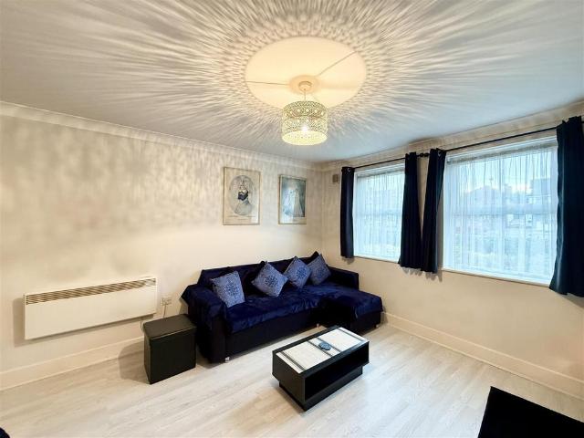 Flat for sale in Slough