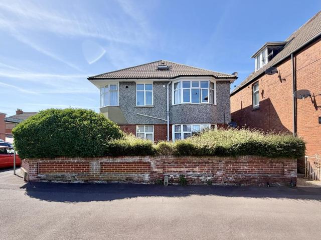 Flat for sale in Moordown, Bournemouth