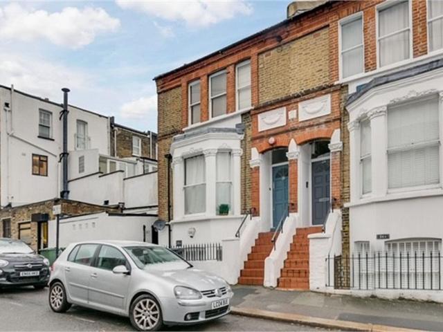 Flat for sale in Clapham, Greater London