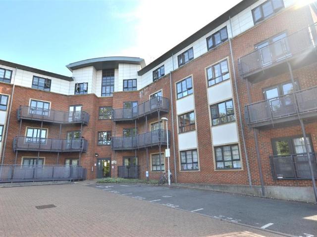 Flat for sale in Farnborough, Hampshire