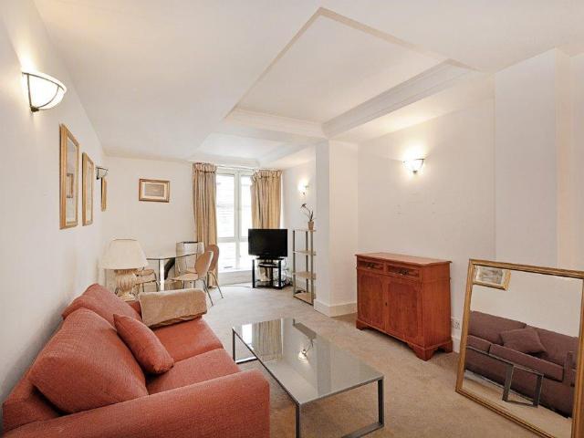 Flat for sale in Marylebone, Greater London