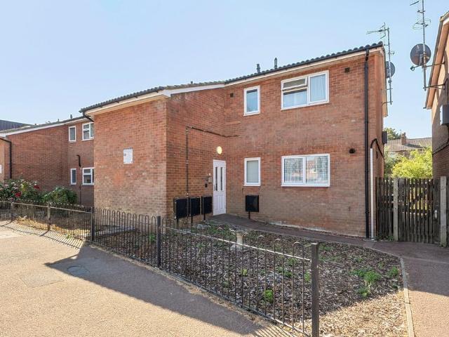 Flat for sale in Southborough, Sandown Park