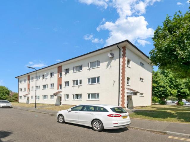 Flat for sale in London Borough of Ealing, Greater London