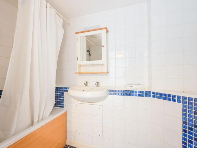 Flat for sale in St. George in the East, Wapping