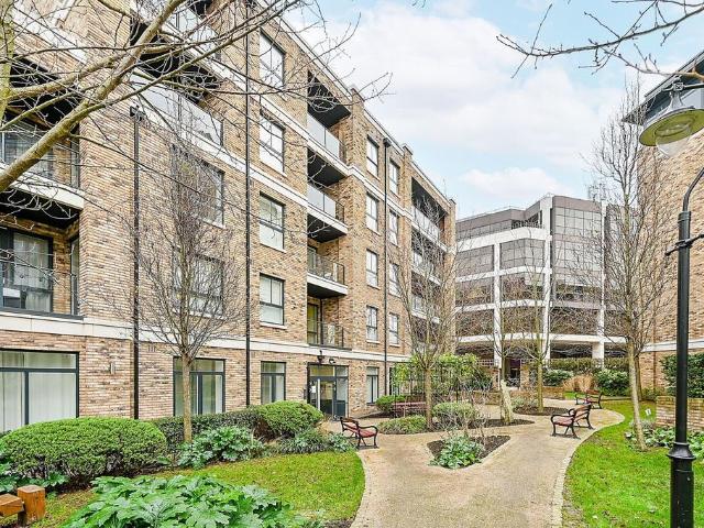 Flat for sale in London Borough of Hounslow, Greater London
