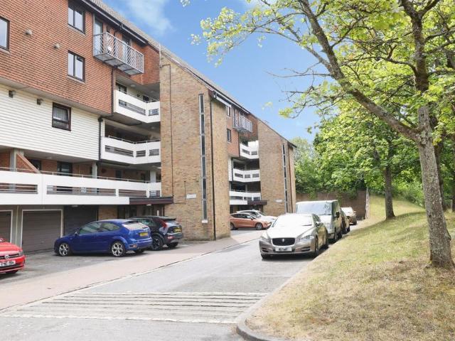 Flat for sale in Saxon Fields, Test Valley