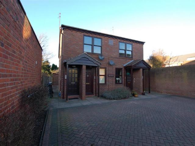 Flat for sale in Kingswinford, West Midlands
