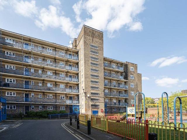 Flat for sale in South Hackney, Greater London