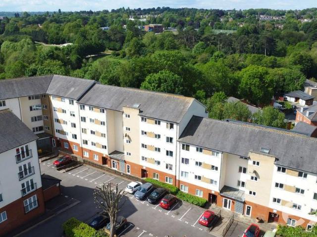 Flat for sale in Ringlestone, Midway