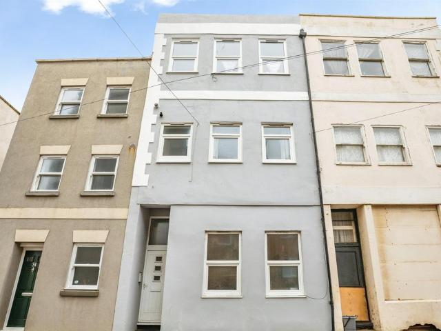 Flat for sale in West Marina, Guestling Green