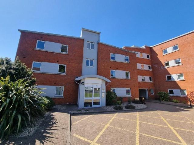 Flat for sale in Key Street, Suffolk