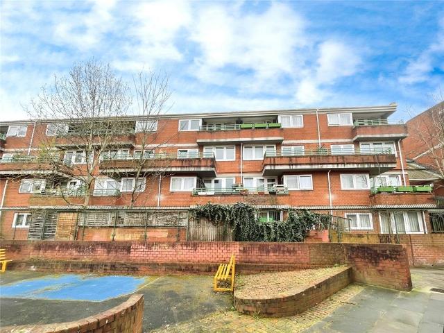 Flat for sale in Peckham, Greater London