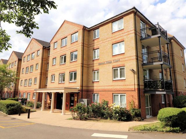 Flat for sale in Erith, Slade Green