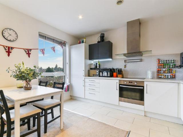 Flat for sale in London Borough of Croydon, Selsdon