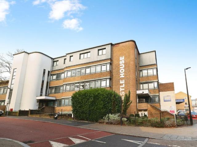 Flat for sale in Daws Hill, Cressex