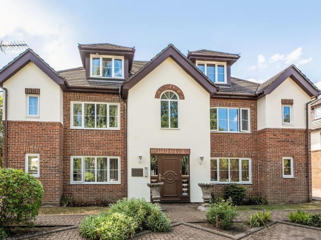 Flat for sale in Hillview, Surrey