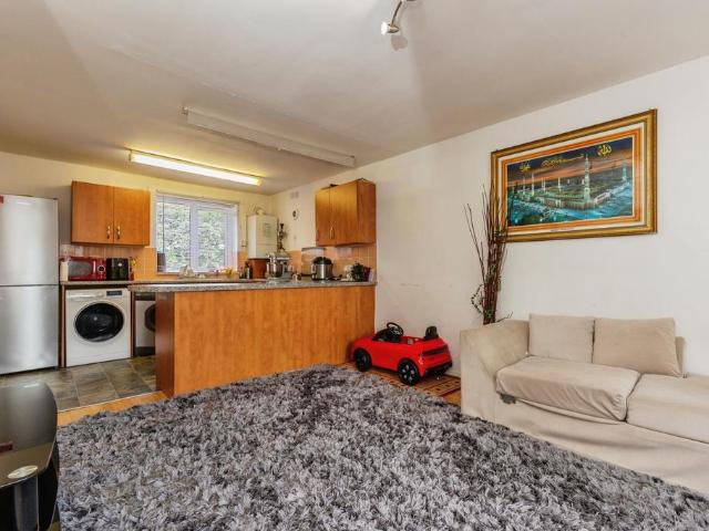 Flat for sale in Georgia, Greater Manchester
