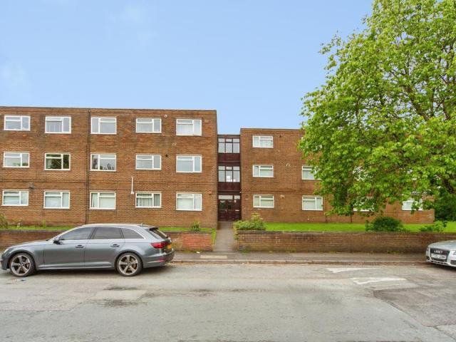 Flat for sale in Kirkby, Knowsley