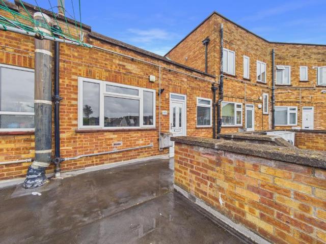 Flat for sale in Cranham, Greater London