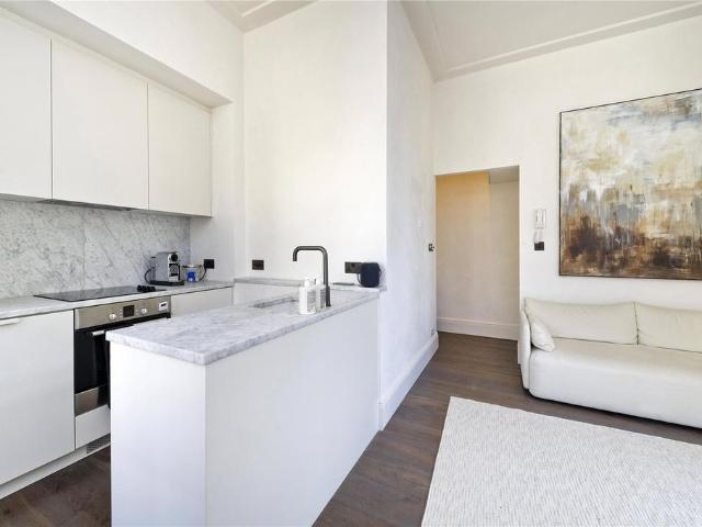 Flat for sale in Pimlico, Greater London