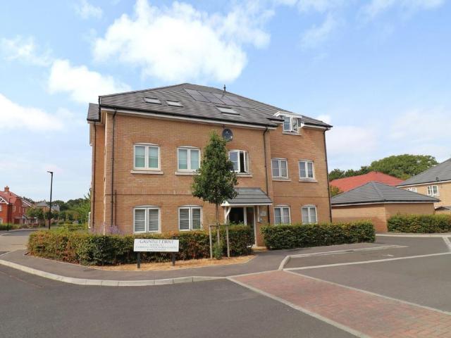 Flat for sale in Butlocks Heath, Helford