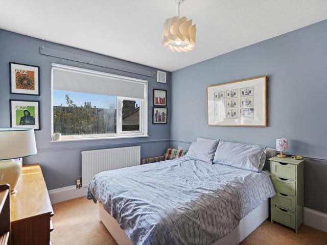 Flat for sale in East Dulwich, Greater London