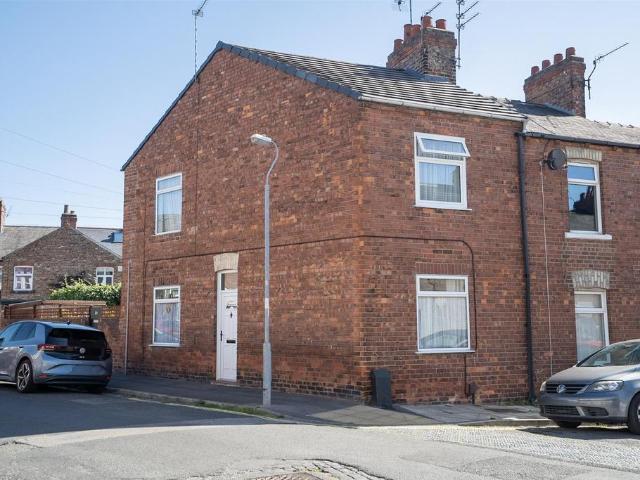 Flat for sale in Holgate, High Field