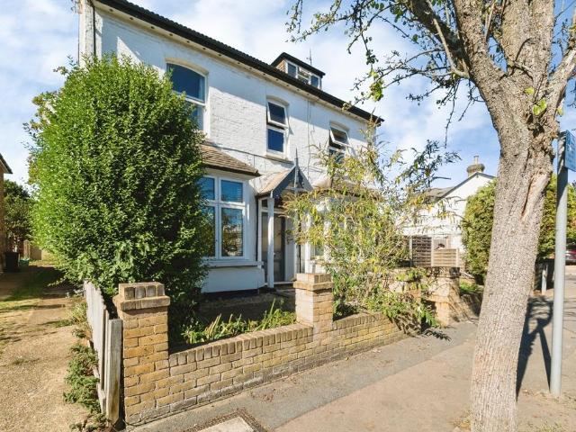 Flat for sale in London Borough of Redbridge, Greater London