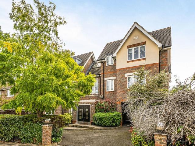 Flat for sale in Greenhill, Greater London