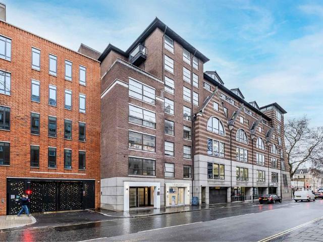 Flat for sale in Paddington, Greater London