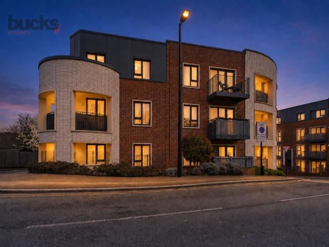 Flat for sale in Daws Hill, Cressex