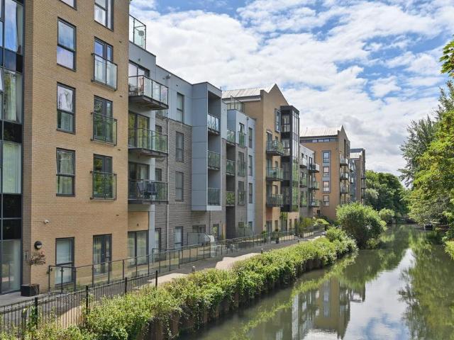 Flat for sale in Pouchen End, Hertfordshire