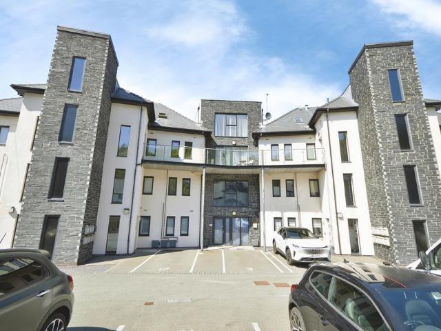 Flat for sale in Y Felinheli, Wales