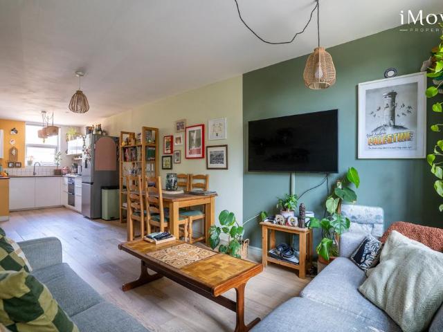 Flat for sale in West Norwood, Greater London