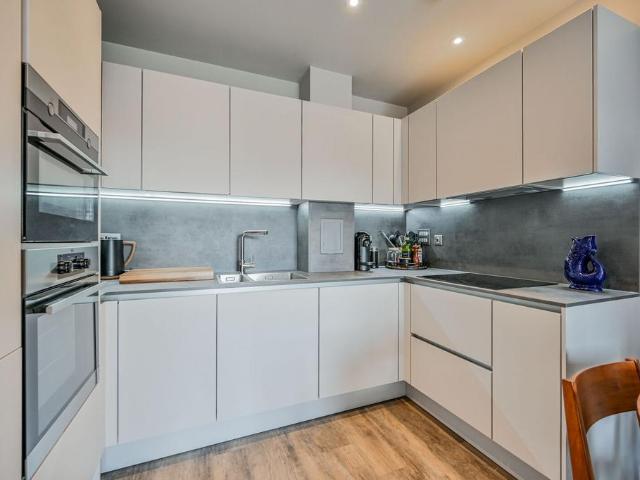 Flat for sale in Upper Walthamstow, Greater London