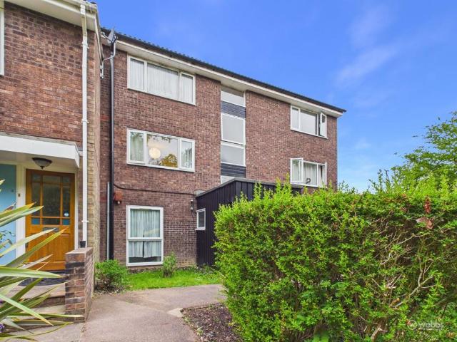 Flat for sale in London Borough of Croydon, Forestdale