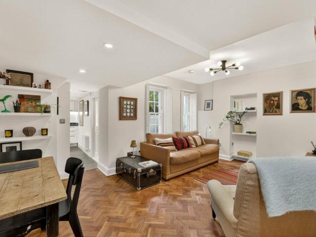 Flat for sale in King's Cross, Greater London