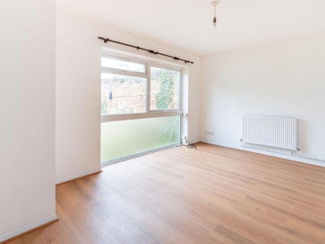 Flat for sale in Sudbury, Greater London