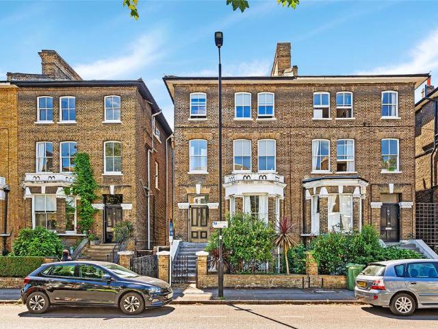 Flat for sale in London Borough of Lambeth, Greater London