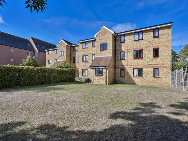 Flat for sale in Holywell Estate, Watford