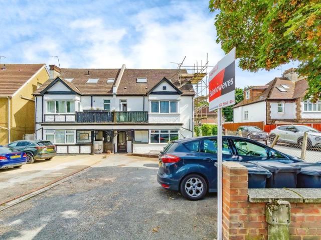Flat for sale in London Borough of Croydon, Purley