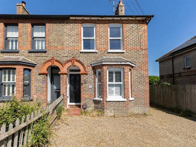 Flat for sale in Perryfields, West Sussex