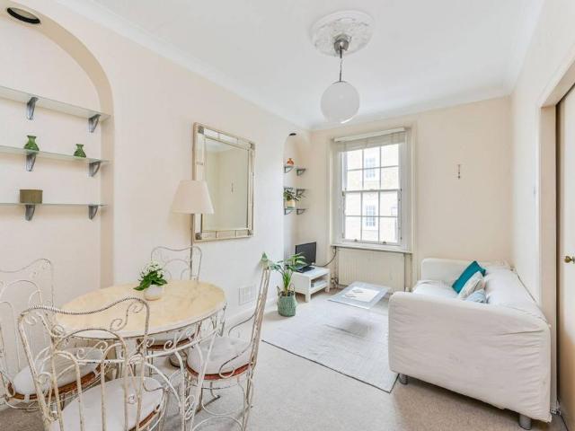 Flat for sale in Pimlico, Greater London